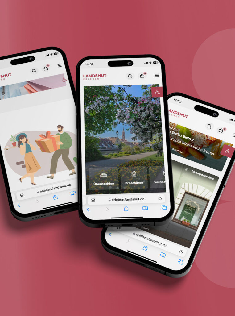 Mobile Ansichten einer Tourismus-Website auf drei Smartphones vor rotem Hintergrund