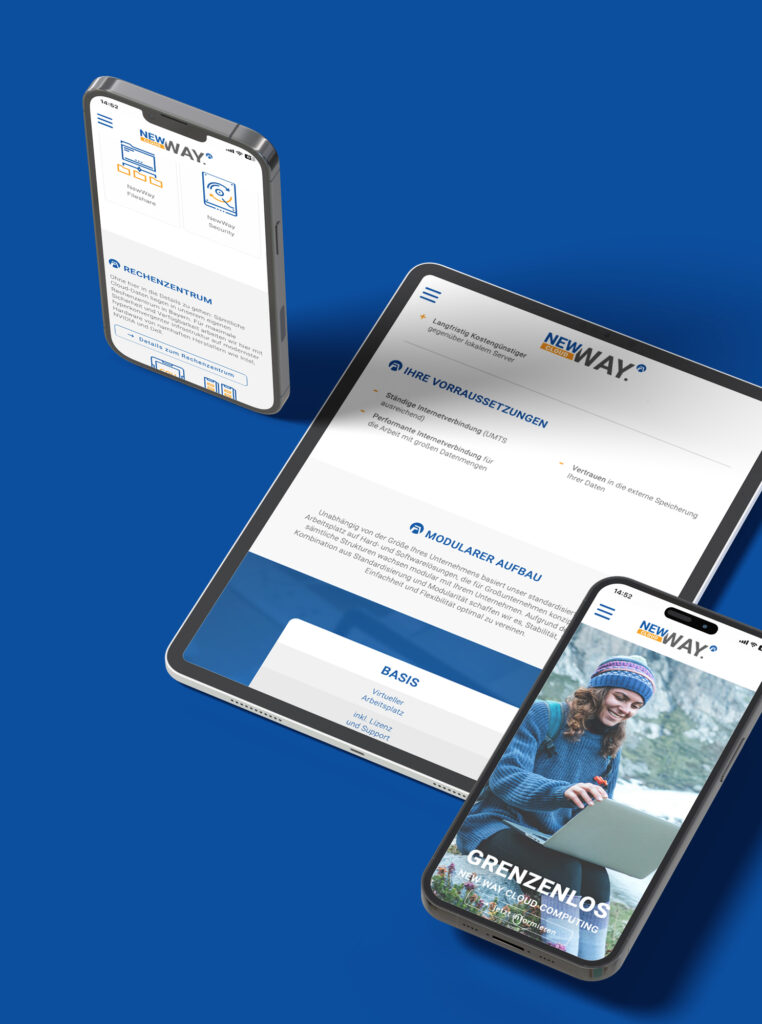 Website eines Cloud-IT-Anbieters auf Smartphone und Tablet vor blauem Hintergrund