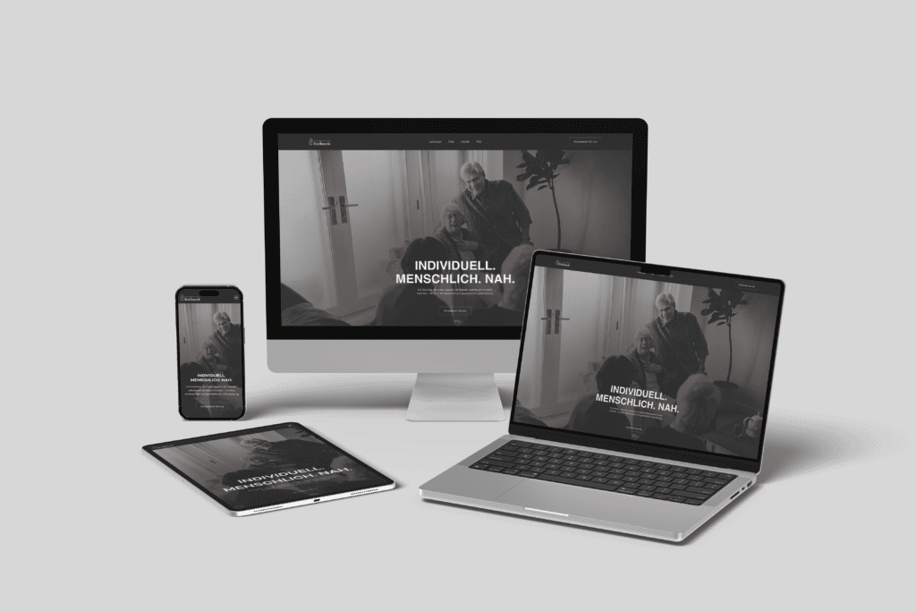 Website eines Seniorenservice auf Monitor, Laptop, Tablet und Smartphone